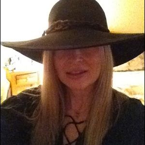 Meet your Posher, Candice